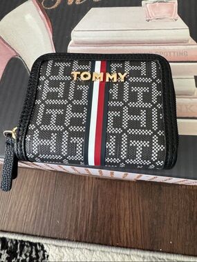 Tommy Hilfiger Black Gray Zip-Around Card Wallet with Signature Stripe
